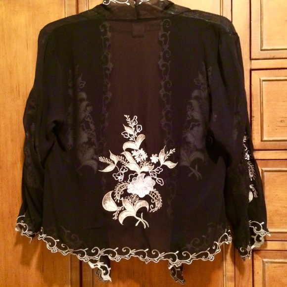 πΊπHPππΊ NWOT Stunning Black Silk Embroidered Topper - Picture 14 of 16